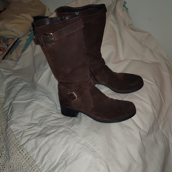 Woman's Suede Boots - Picture 10 of 11